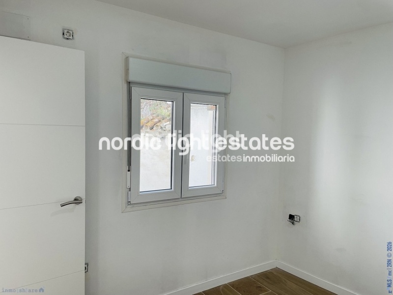 Moderna casa de obra nueva en el centro