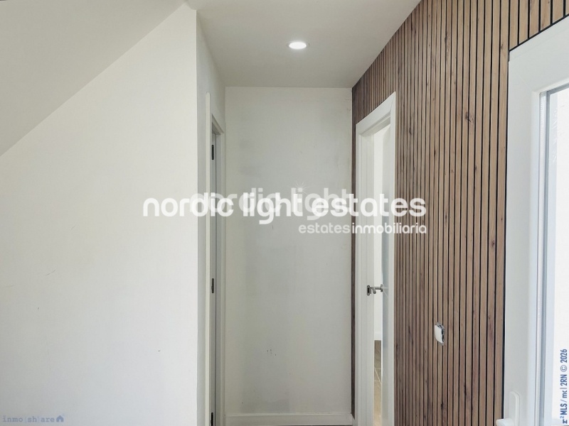 Moderna casa de obra nueva en el centro