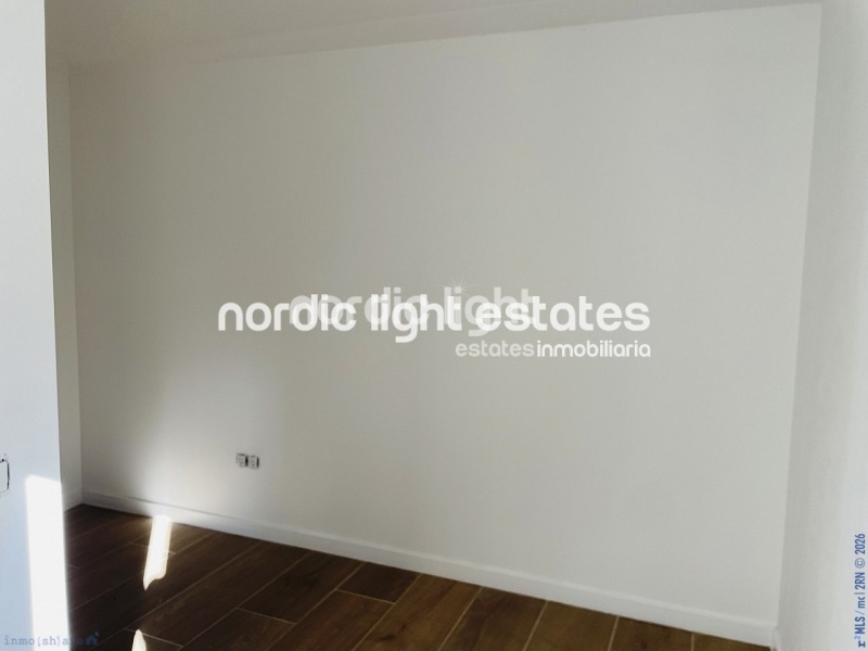 Moderna casa de obra nueva en el centro