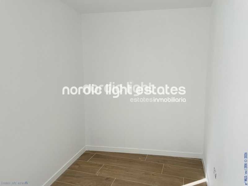 Moderna casa de obra nueva en el centro