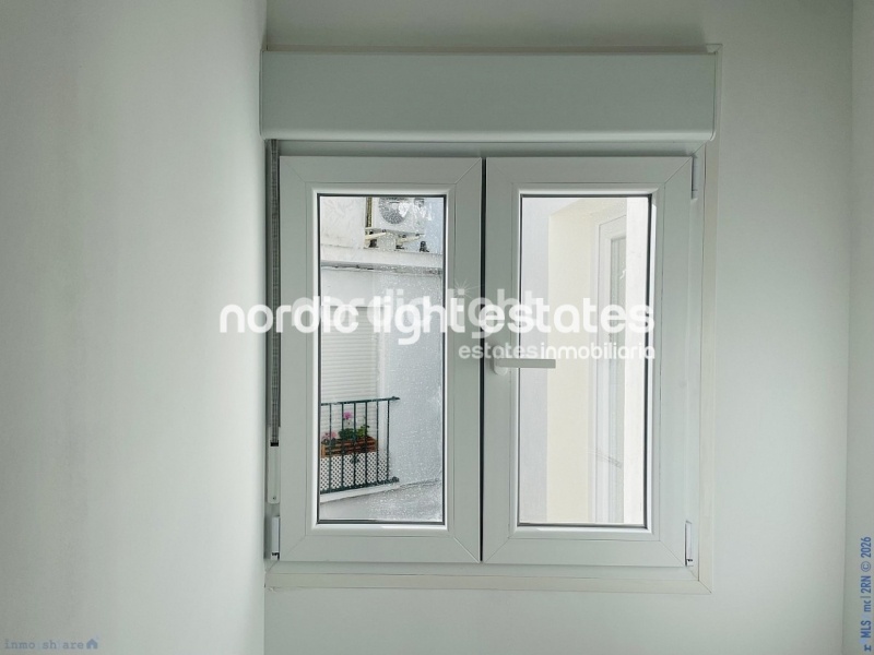 Moderna casa de obra nueva en el centro