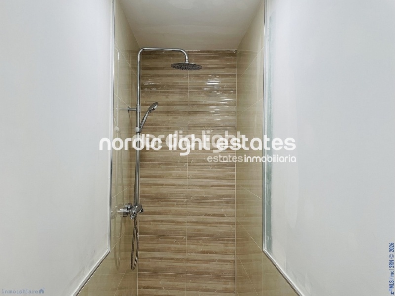 Moderna casa de obra nueva en el centro