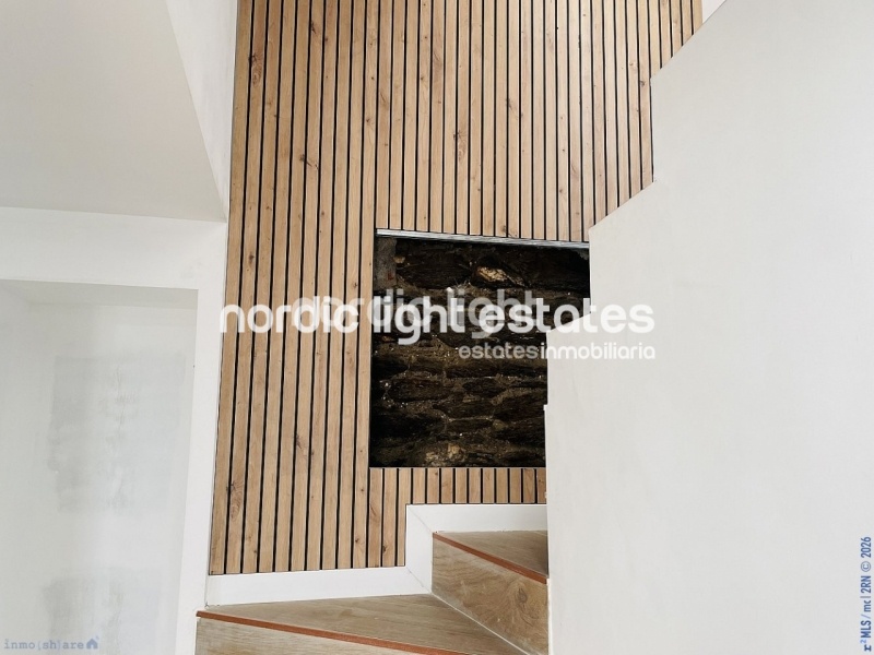 Moderna casa de obra nueva en el centro