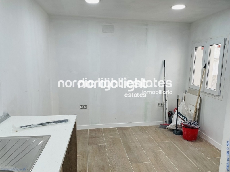 Moderna casa de obra nueva en el centro