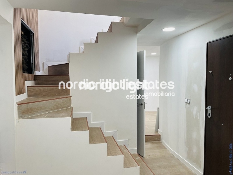 Moderna casa de obra nueva en el centro