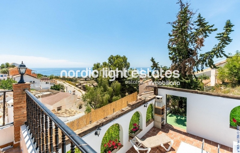 Impresionante villa con apartamento independiente