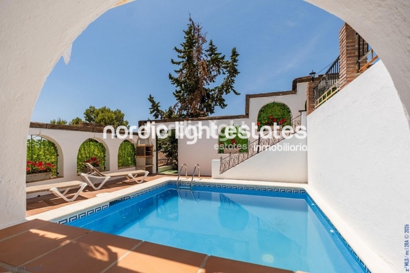 Impresionante villa con apartamento independiente