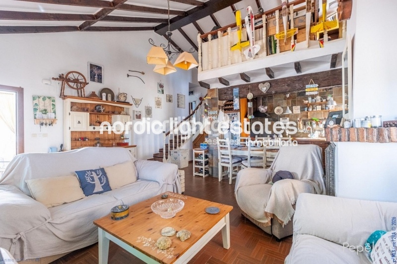 Impresionante villa con apartamento independiente