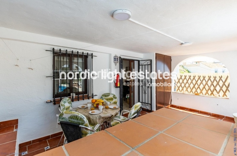 Impresionante villa con apartamento independiente