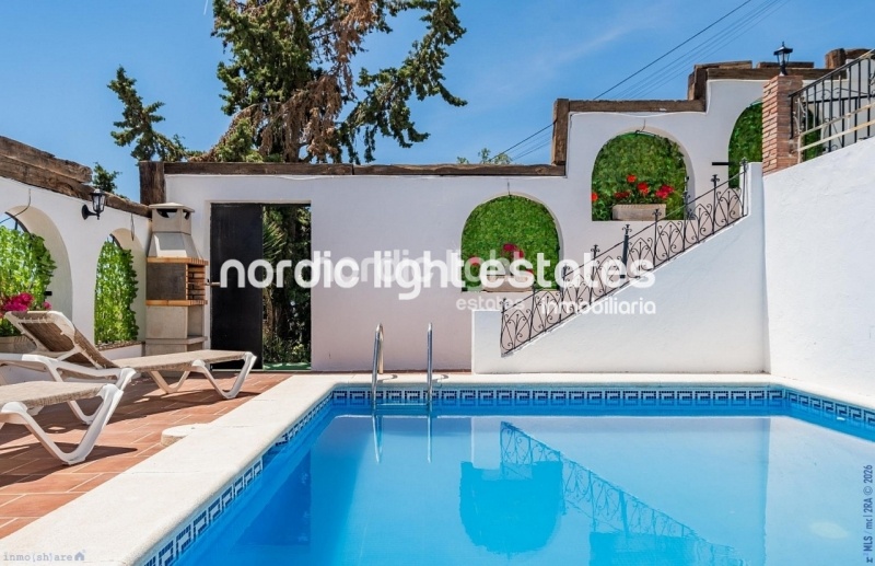 Impresionante villa con apartamento independiente