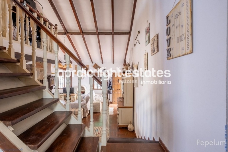 Impresionante villa con apartamento independiente