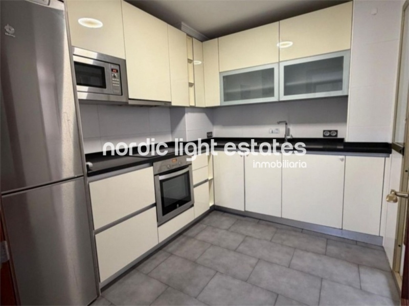 Bright and spacious apartment with parking space