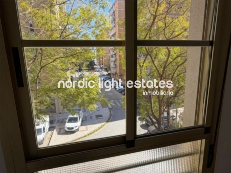 Bright and spacious apartment with parking space