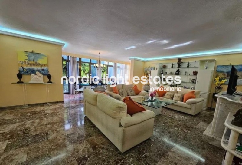 Bright and spacious apartment in the city centre