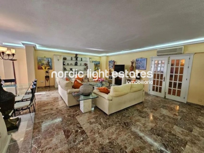 Bright and spacious apartment in the city centre