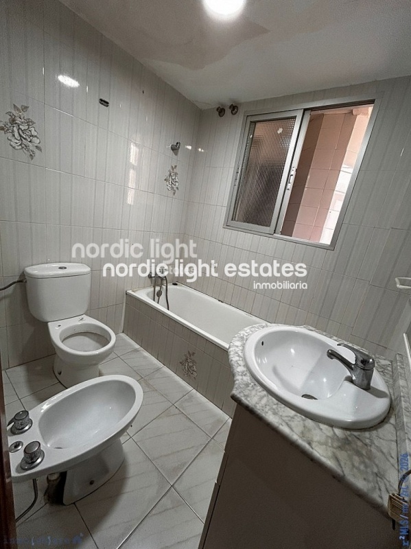 Spacious central apartment for renovation 