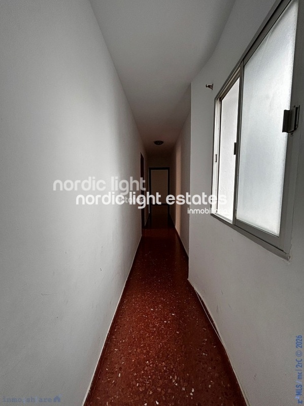 Spacious central apartment for renovation 