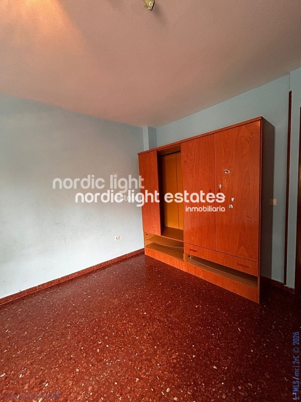 Spacious central apartment for renovation 