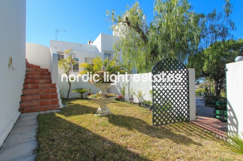 Elegant semi-detached villa in Paraiso Blanco