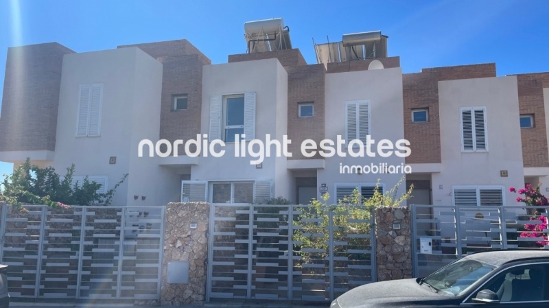 Impecable casa con vistas espectaculares al mar