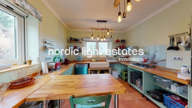 Fantastic single-storey country house 