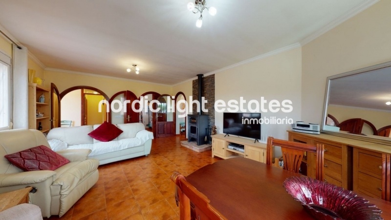 Fantastic single-storey country house 