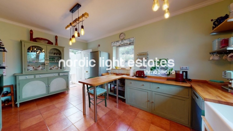 Fantastic single-storey country house 