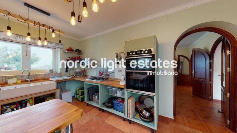 Fantastic single-storey country house 