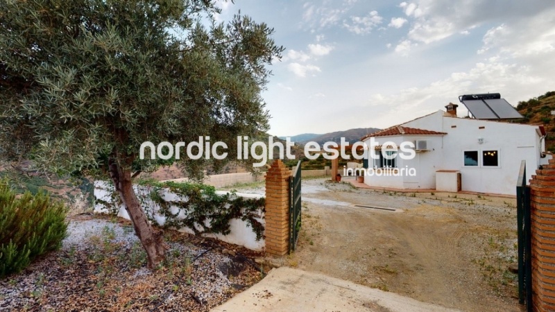 Fantastic single-storey country house 