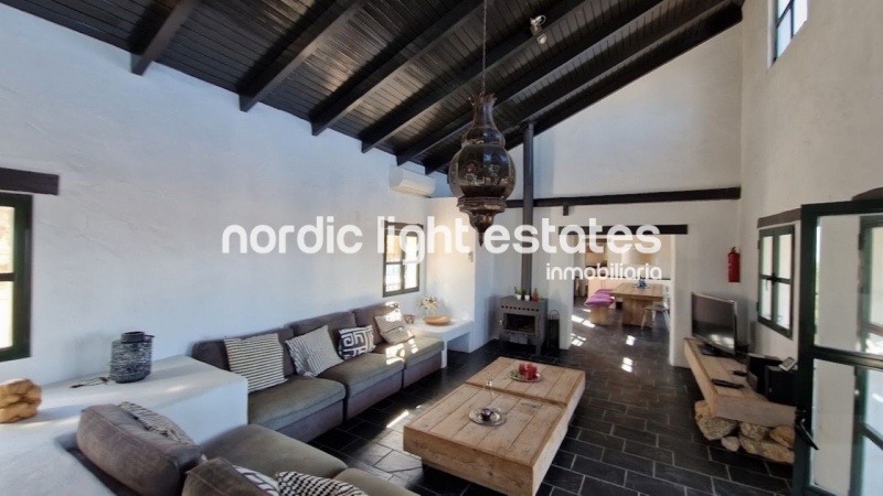 Extravagante villa de campo de estilo ibicenco