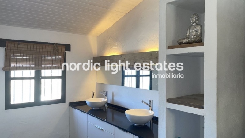 Extravagante villa de campo de estilo ibicenco