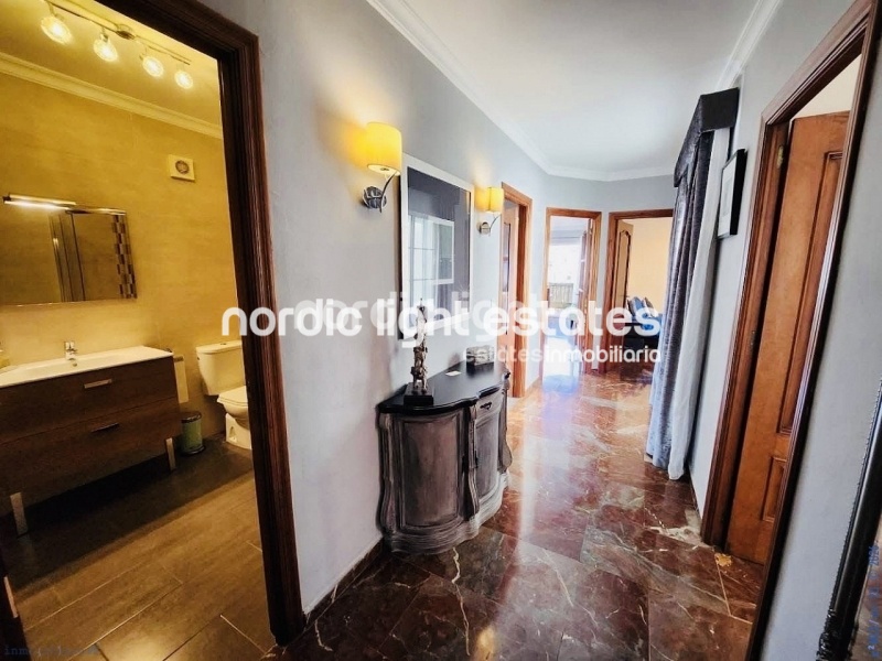 En el corazón de Nerja. Gran piso reformado de 3 dormitorios