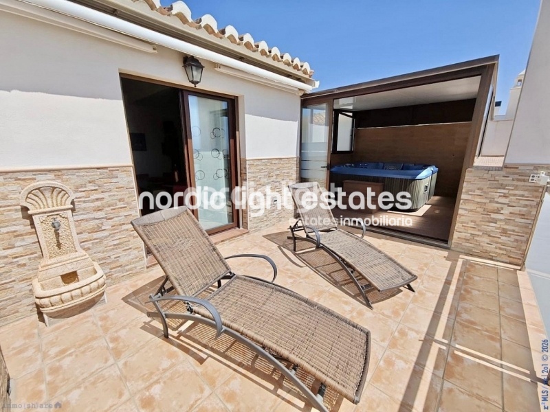 Duplex penthouse with lots of big terraces and 2 parking spaces 