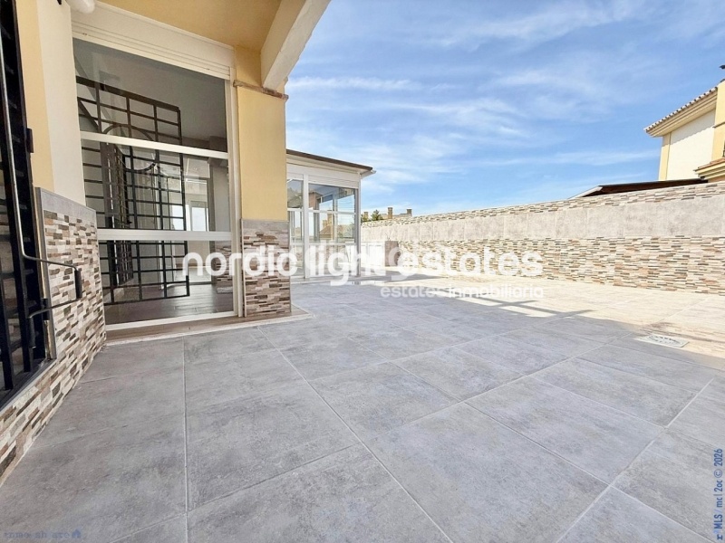 Elegante apartamento de esquina con terraza de 100m2