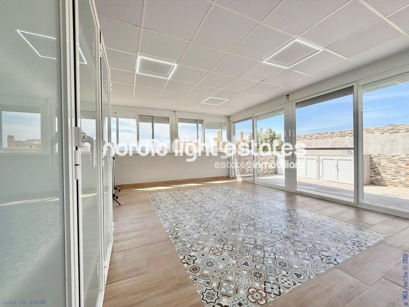 Elegante apartamento de esquina con terraza de 100m2