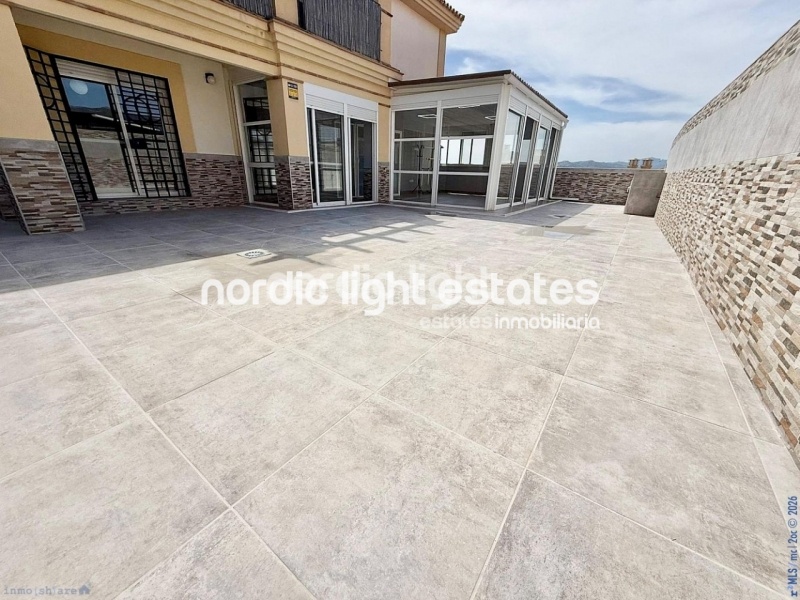 Elegante apartamento de esquina con terraza de 100m2