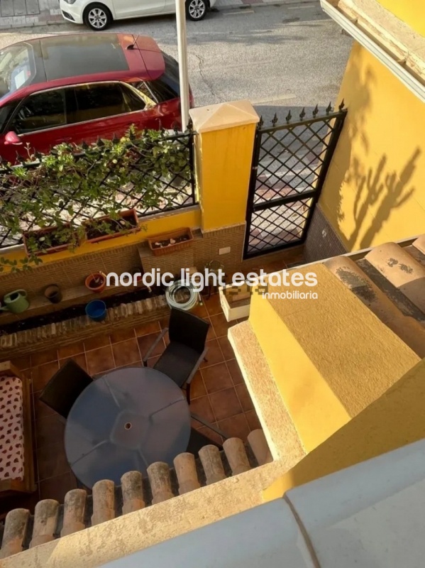 Lovely and spacious townhouse with garage in los Prados