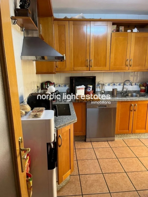 Lovely and spacious townhouse with garage in los Prados