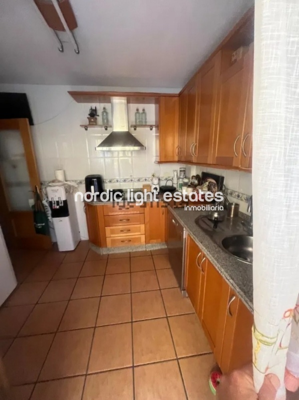 Lovely and spacious townhouse with garage in los Prados