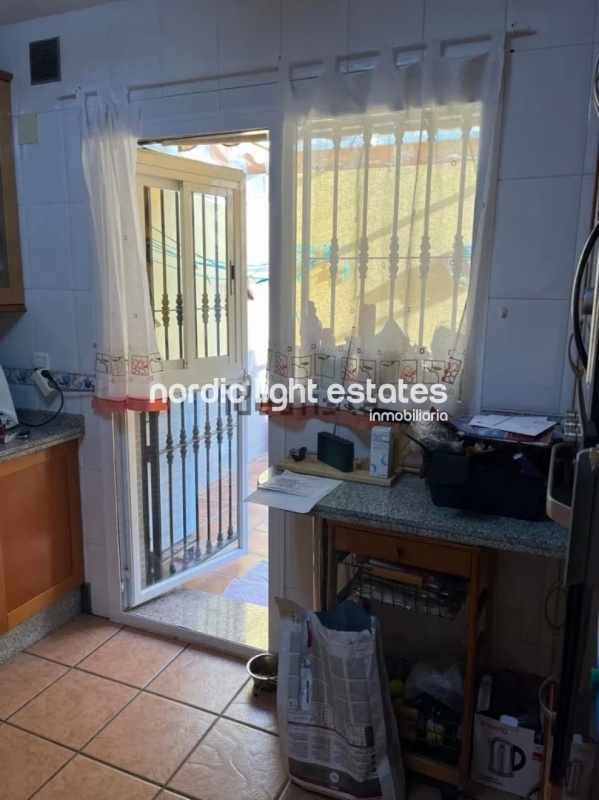 Lovely and spacious townhouse with garage in los Prados