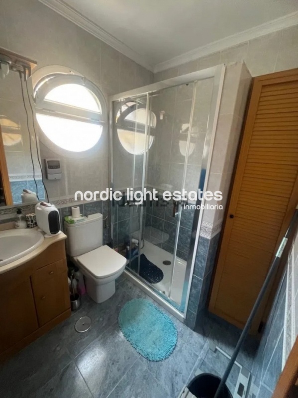 Lovely and spacious townhouse with garage in los Prados