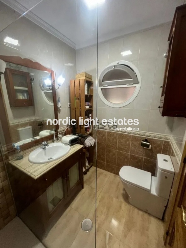 Lovely and spacious townhouse with garage in los Prados