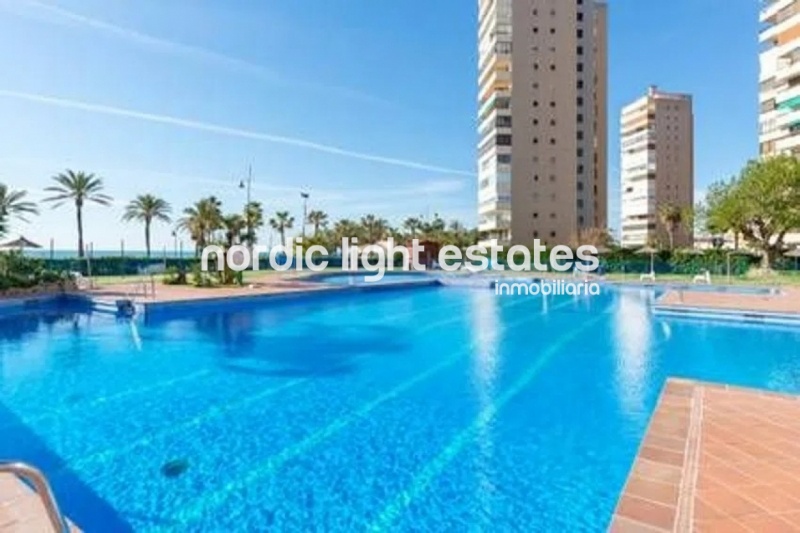 Elegante piso reformado de estilo mediterráneo