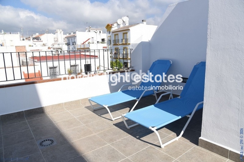 Casa adosada reformada y dividida en 2 estudios