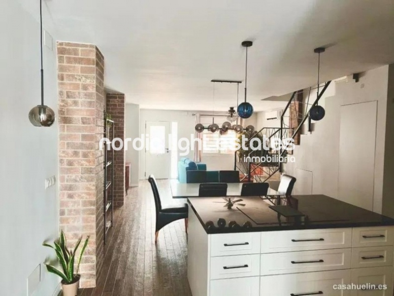 Elegant fully renovated townhouse in Huelin