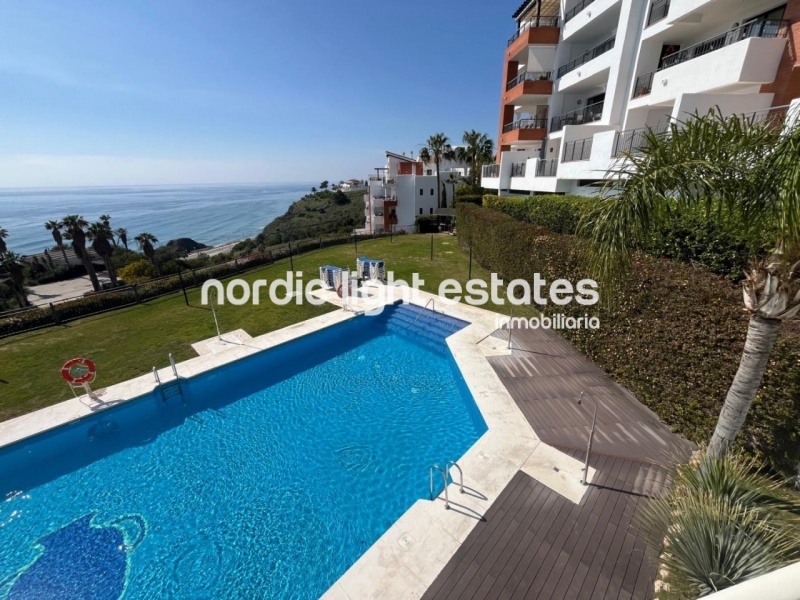 Moderno apartamento con impresionantes vistas al mar 
