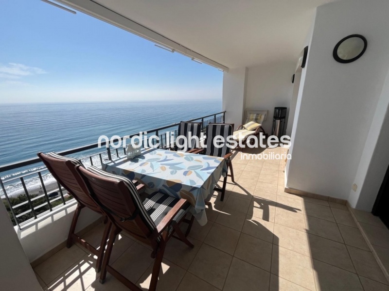 Moderno apartamento con impresionantes vistas al mar 