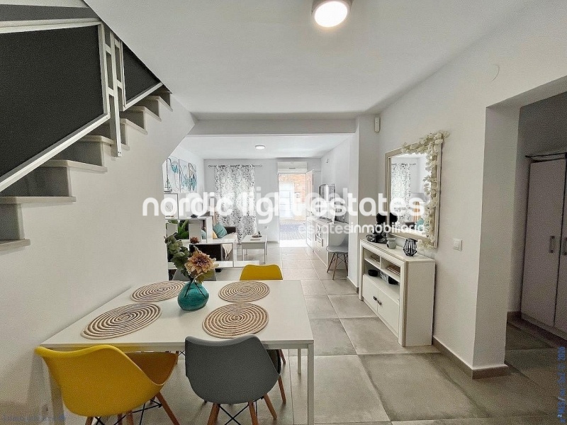 Moderna casa totalmente reformada y amueblada