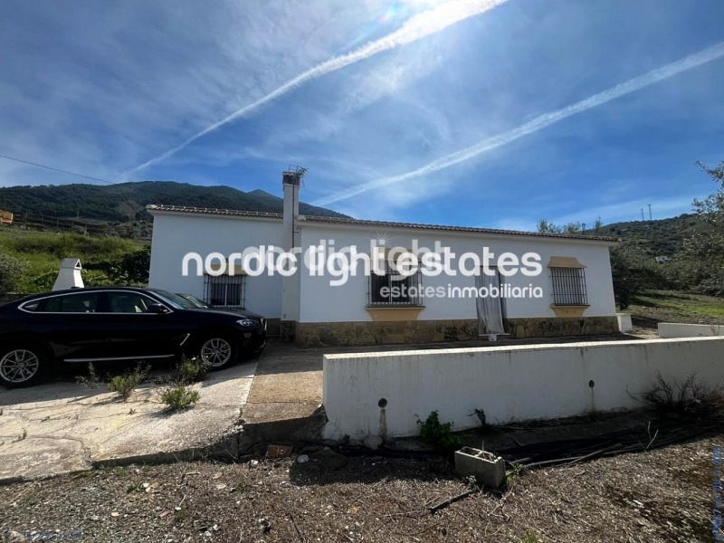 Casa de campo con un terreno de 19.274m2