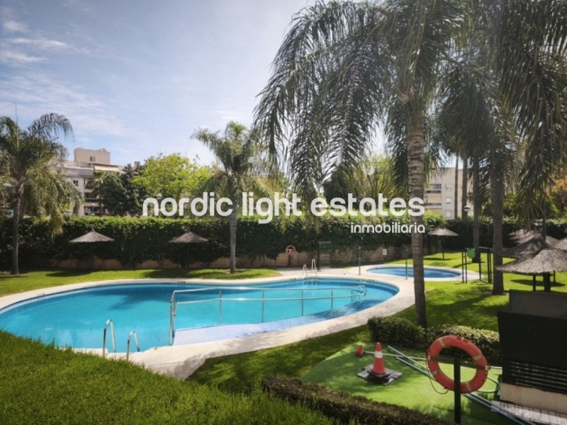 Piso con plaza de garaje, trastero, piscina y gimnasio 
